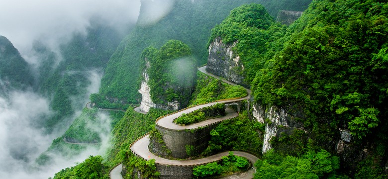 Chińczycy oblegają popularne pasmo górskie. Władze znoszą ograniczenia [WIDEO]