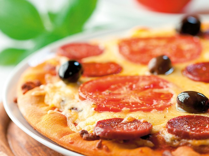 13572_stock-photo-pizza-with-chorizo-salami-shutterstock_60012592
