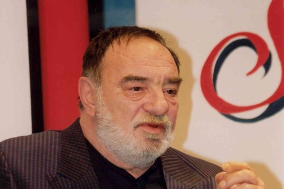Bolovao je od opake bolesti, a predstavu je igrao sa JEDNIM PLUĆNIM KRILOM Ove reči Bate Stojkovića pred smrt i danas se prepričavaju