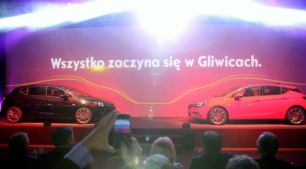 Wtorkowa prezentacja to nie jest pierwsza odsłona nowej Astry. Światowa premiera tego modelu odbyła na Międzynarodowym Salonie Motoryzacyjnym we Frankfurcie. (zuz) PAP/Andrzej Grygiel