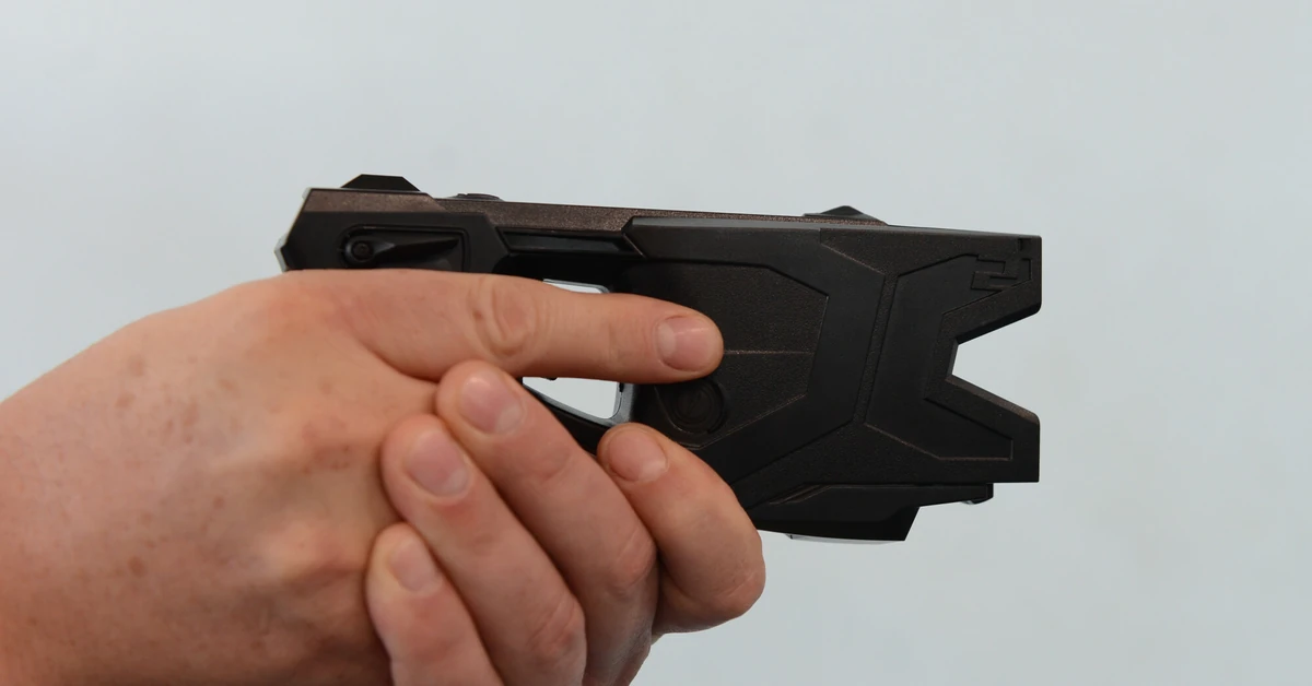 Policjanci użyli gazu pieprzowego, potem trzykrotnie paralizatora. Mężczyzna nie żyje