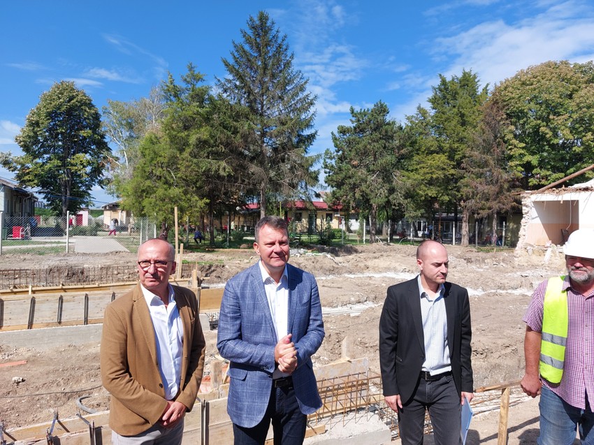 Predsednik pokrajinske vlade Igor Mirović obišao je Dom za duševno obolela lica u Čurugu