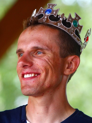 Rafał Majka został królem. W rodzinnej wsi założyli mu koronę