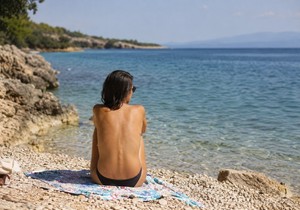 Hrvatica pitala da li je okej da na plaži bude u toplesu / ILUSTRACIJA