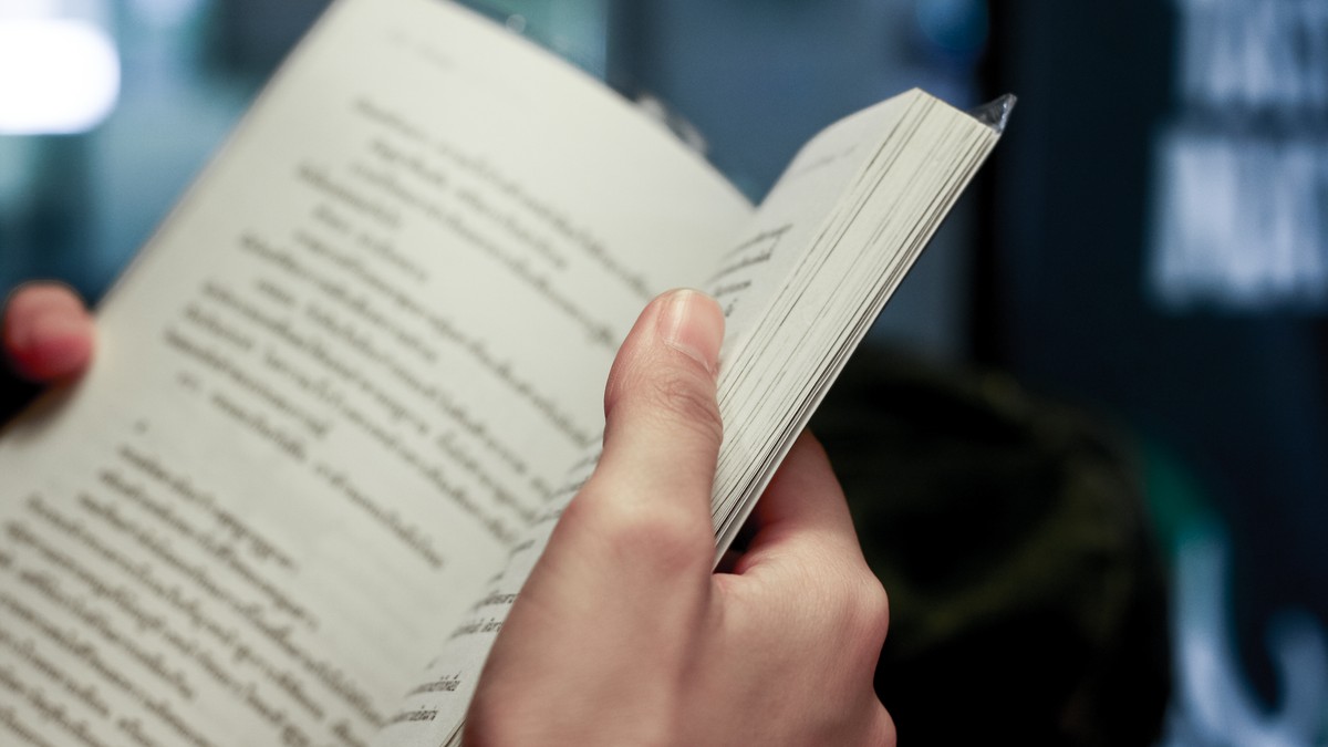 Novi Sad traga za Stevanom i Sonjom zbog posveta na staroj knjizi