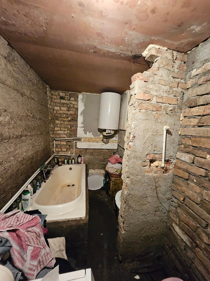 kupatilo u jako lošem stanju