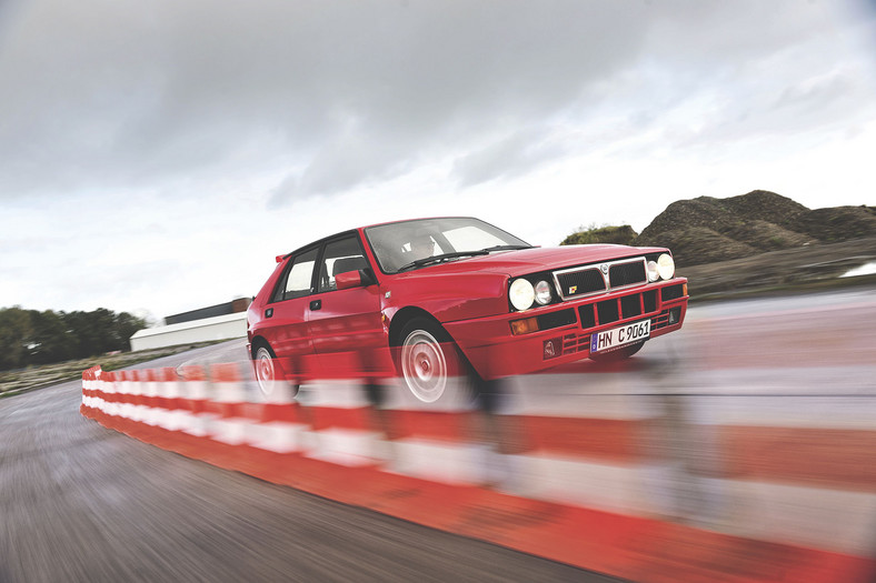 Lancia Delta HF Integrale 16V - tańcząca ze słoniem