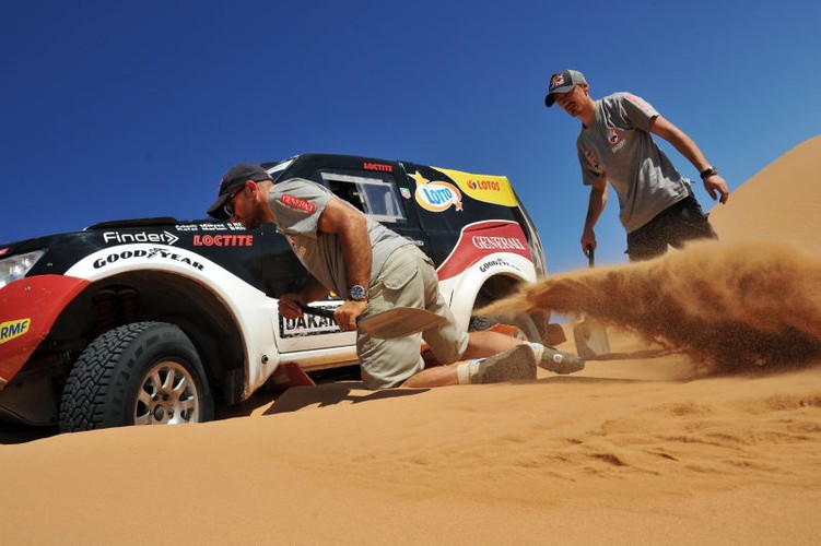 Mitsubishi Pajero to najbardziej utytułowany samochód w historii rajdu Dakar - zwyciężył w nim 12-krotnie w tym 7 razy rok po roku