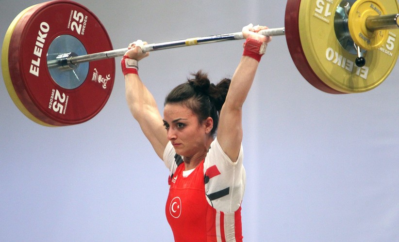 Kto powiedział, że sztangistki nie mogą być ładne? Są nie tylko silne, ale i piękne!