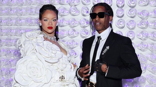 Rihanna harmadik babáját várja, nem is akárhogyan erősítette meg a hírt az énekesnő