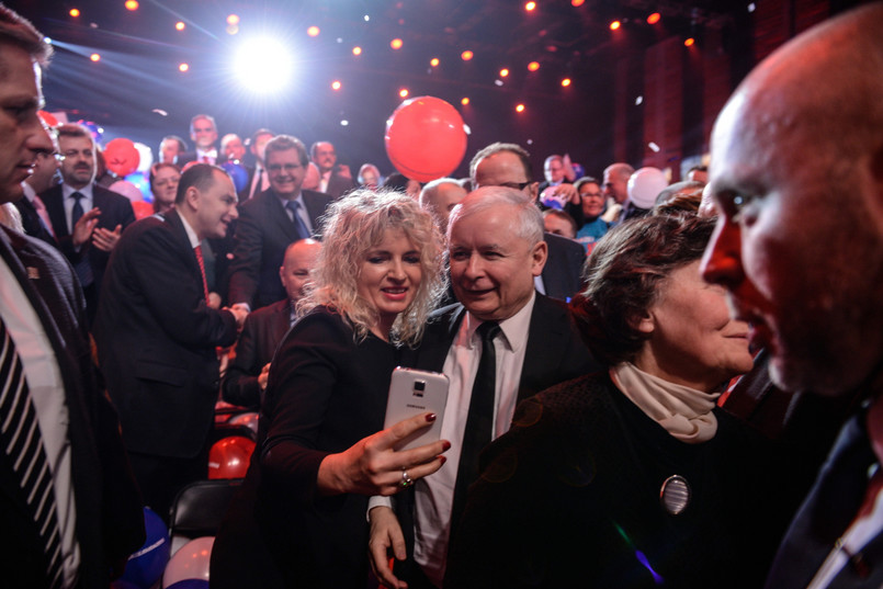 Według szefowej sztabu, Beaty Szydło Bronisław Komorowski powinien spotkać się na debacie z Andrzejem Dudą - jeszcze przed pierwszą turą wyborów. Jej zdaniem dzisiejsza konwencja pokazała, że jest kandydat Prawa i Sprawiedliwości, który ma wizję Polski i program.