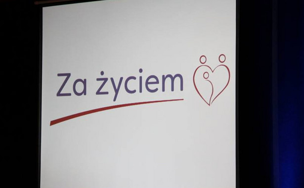 Kontrowersyjna inauguracja programu "Za Życiem" w Ostrołęce. Na scenie pojawiły się "dzieci - płody"