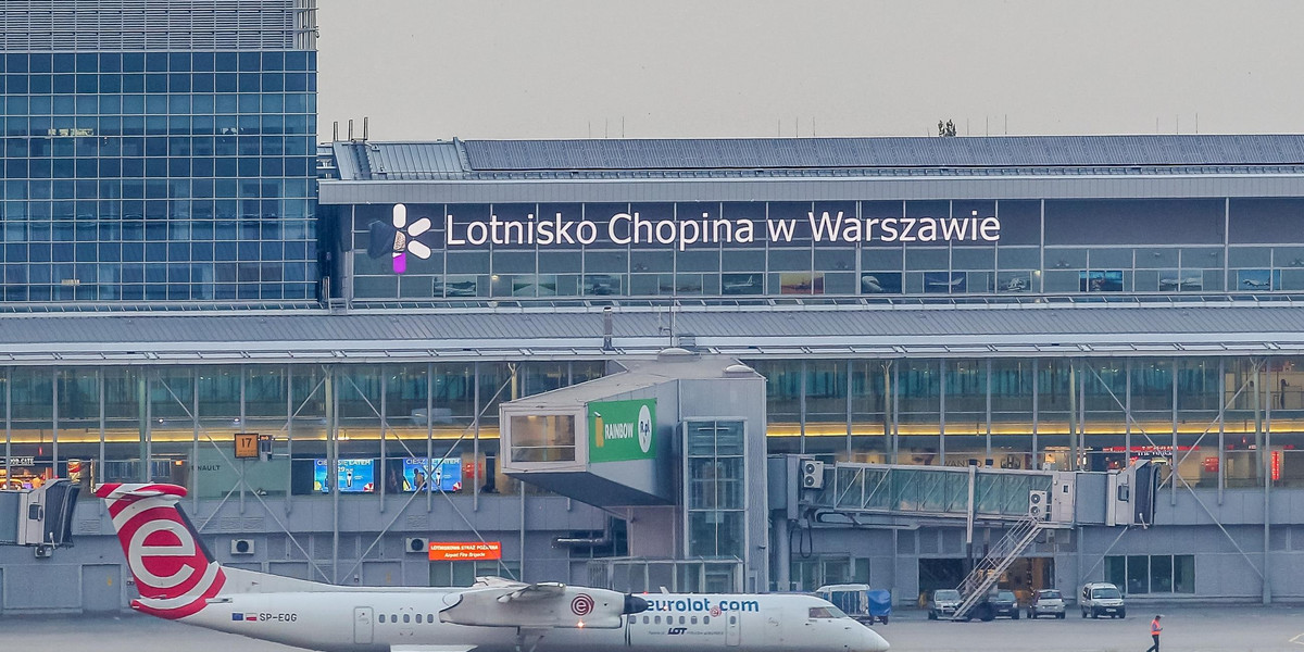 Warszawa: Incydent na lotnisku Chopina. Znanemu muzykowi odebrano struny
