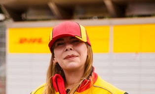 Logistyka jest kobietą. DHL eCommerce Polska wspiera rozwój kobiet w pracy i w rozwijaniu własnego biznesu