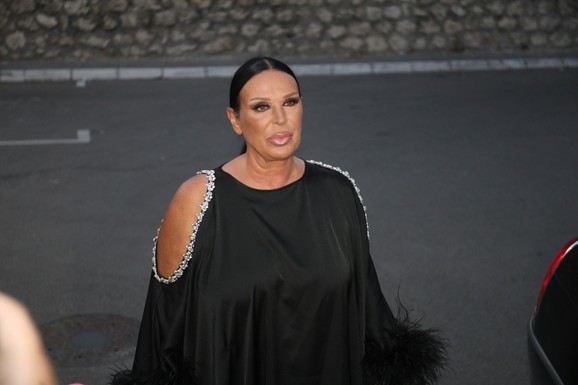 "NISAM RUGOBA, VI STE TIHE UBICE ZA TASTATUROM" Marta Savić se oglasila nakon što je njen muž Mile Kitić otkrio da je ONA U DEPRESIJI! Uvrede je slomile: "Ovo više nije pitanje lepote ili ukusa"