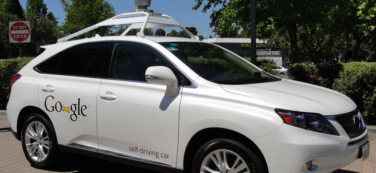 Pierwszy wypadek z winy autonomicznego samochodu Google