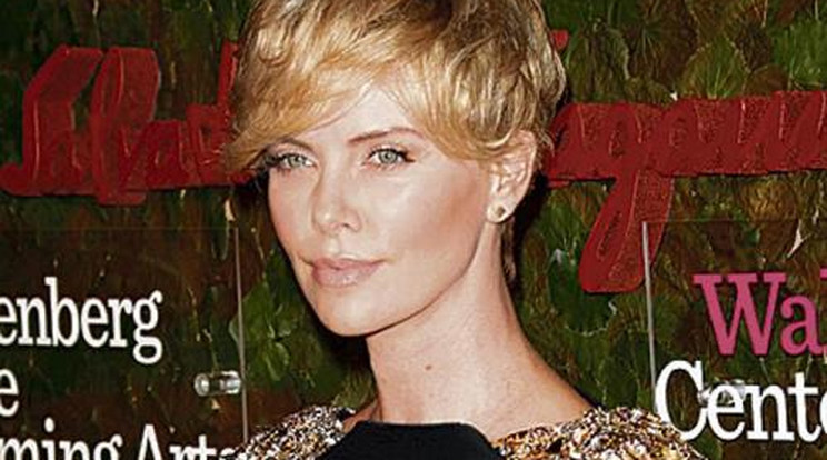 Sean Pennel jár Charlize Theron