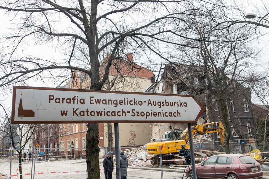Prace na miejscu wybuchu gazu w trzypiętrowej kamienicy w Katowicach-Szopienicach (28.01.2023)