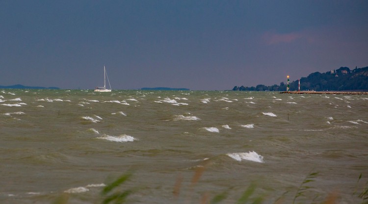 Vihar a Balatonnál