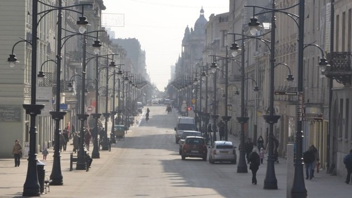 ZDiT chce usunąć taksówki parkujące na ulicy Piotrkowskiej. Proponuje utworzenie postojów na ulicach poprzecznych do deptakowej części reprezentacyjnej ulicy miasta.