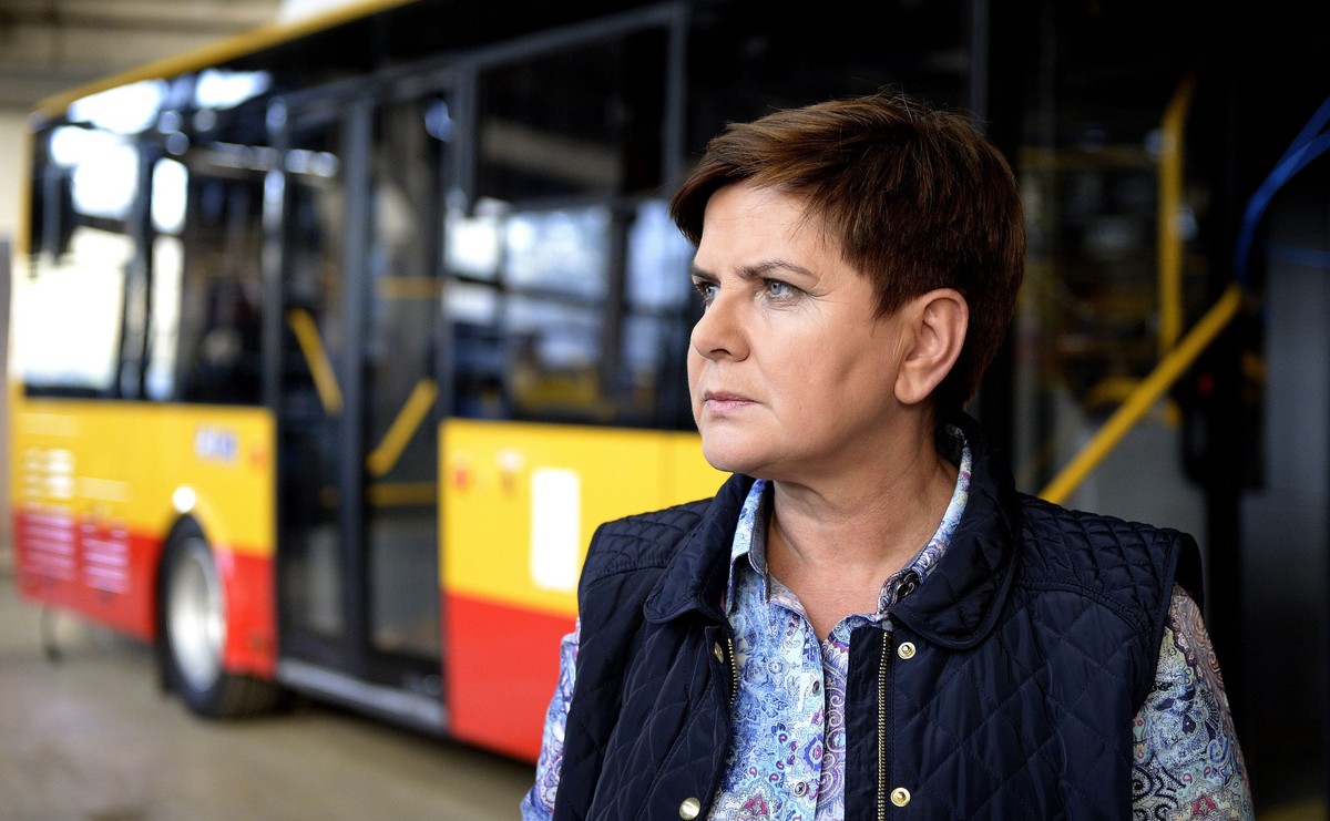 Premier Beata Szydło w fabryce autobusów Autosan w Sanoku w czasie kampanii wyborczej