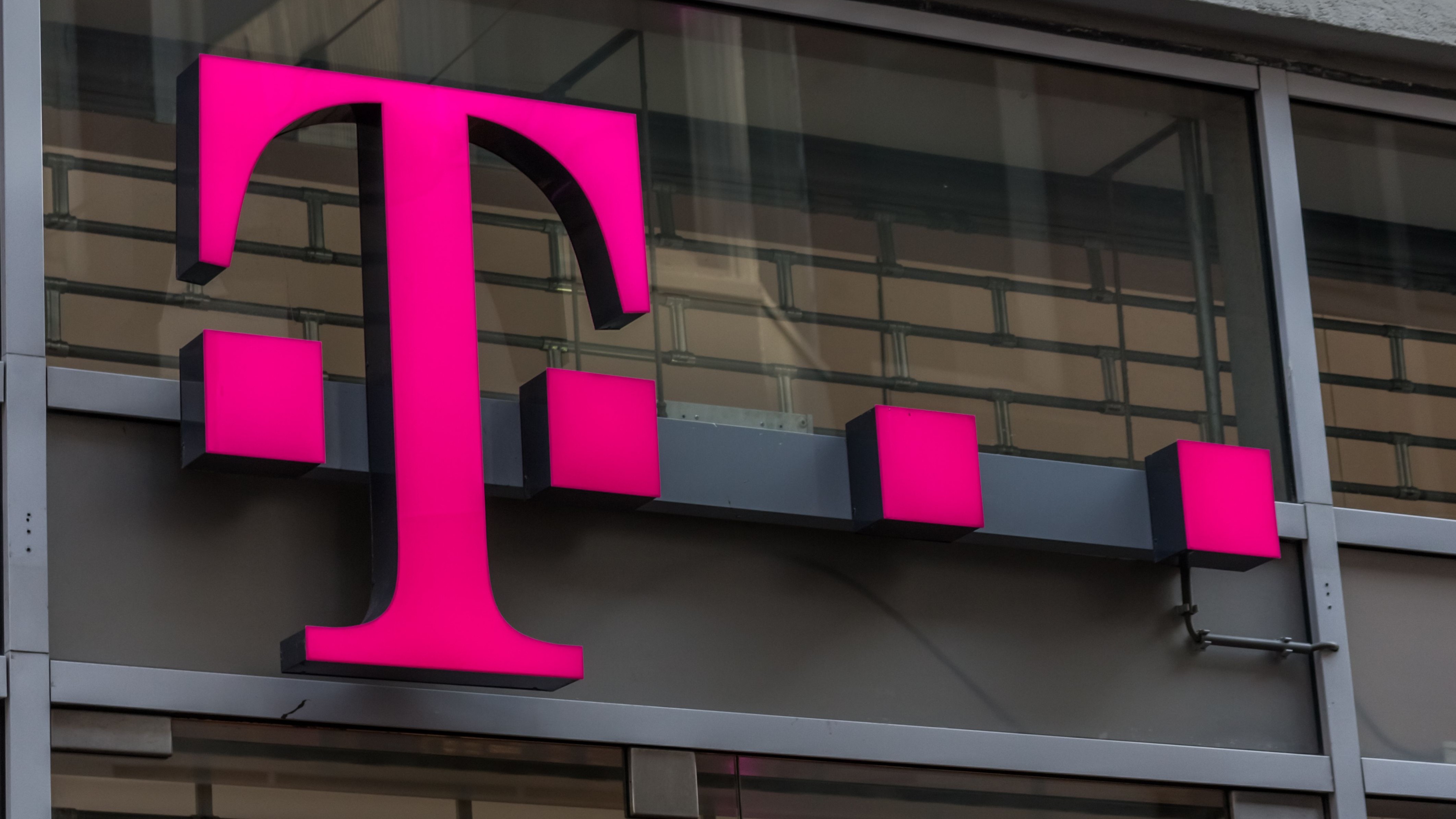 T Mobile Pozywa Za Uzywanie Koloru Magenta Firma Twierdzi Ze Ma