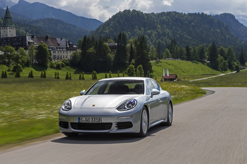 Porsche Panamera-2