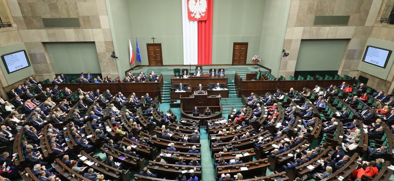 PiS wycofuje 30-krotność, zostaje projekt Lewicy. Czarzasty: Poprzyjcie naszą propozycję