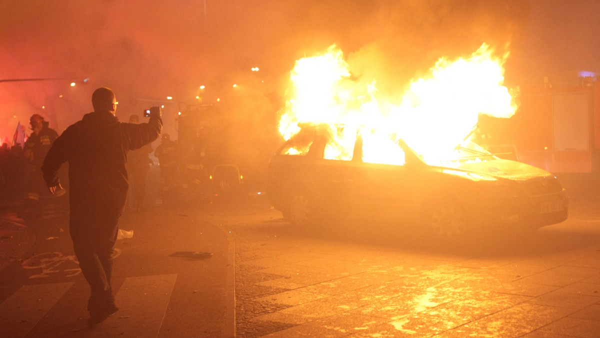 Szwedzka nacjonalistyczna organizacja Młodzież Nordycka złożyła w ambasadzie RP w Sztokholmie protest przeciwko brutalności polskiej policji. Członkowie ruchu zostali na kilka godzin zatrzymani 11 listopada w Warszawie w związku z zamieszkami na ulicach.