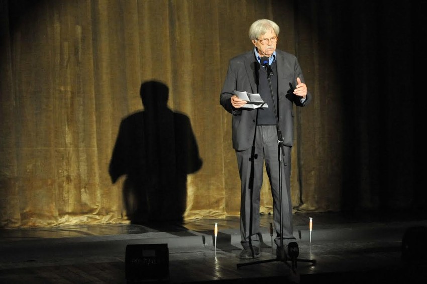 Ljubivoje Ršumović kazuje "Prozbor o ćutanju"