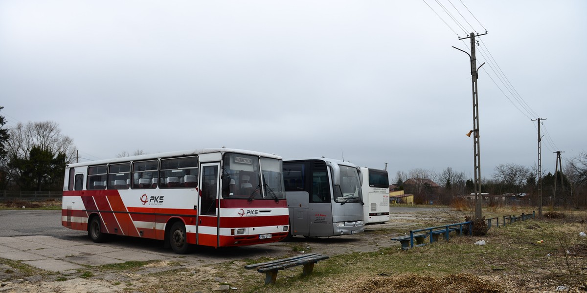 Kierowca PKS wysadził niedosłyszącą dziewczynkę w szczerym polu. 