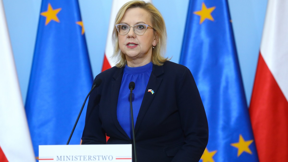 Warszawa, 14.06.2022. Minister klimatu i środowiska Anna Moskwa podczas konferencji prasowej po posiedzeniu Rady Ministrów, 14 bm. w siedzibie KPRM w Warszawie. (jm) PAP/Rafał Guz