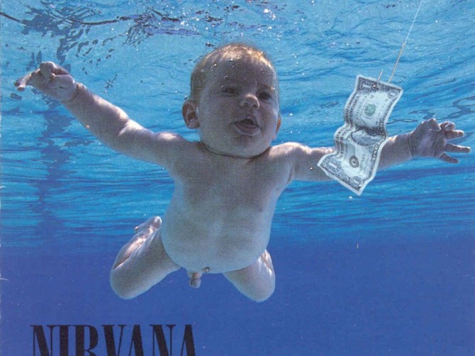 Omot albuma "Nevermind# grupe Nirvana zbog kojeg su dobili tužbu od bebe koja sada ima 30 godina
