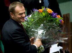 Tusk nie świętuje urodzin, ale ma górę prezentów