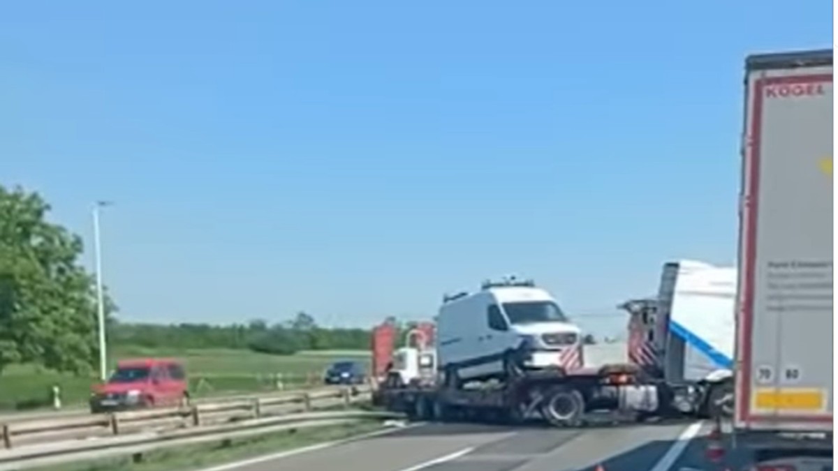 Uklanjanje šlepera nakon udesa na auto-putu kod Požarevca