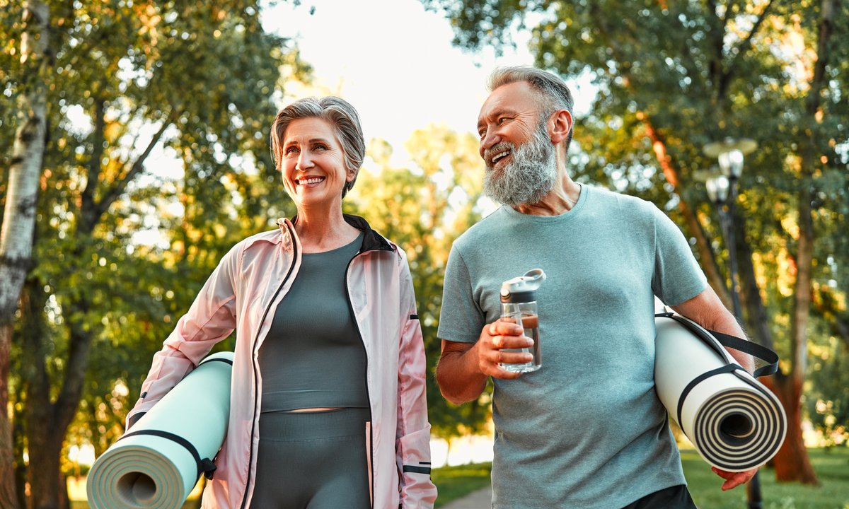 Co jest lepsze dla seniorów? Ćwiczenia fizyczne czy gry towarzyskie? Niektórzy się zdziwią
