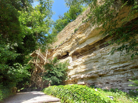 Skalny klasztor w Aładży