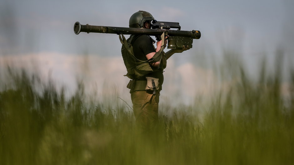 Ukraiński żołnierz na froncie w obwodzie donieckim