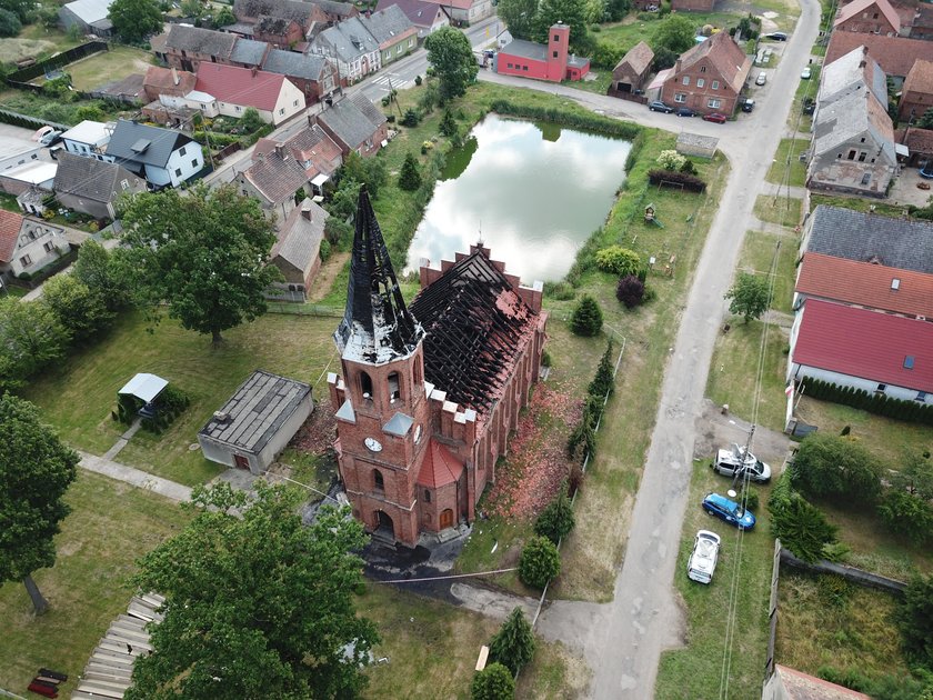 To oni ratowali płonący kościół