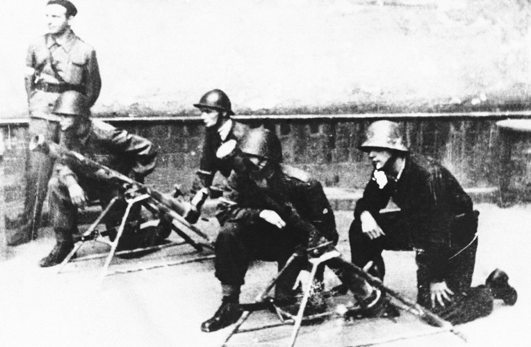 Powstanie Warszawskie na archiwalnej fotografii