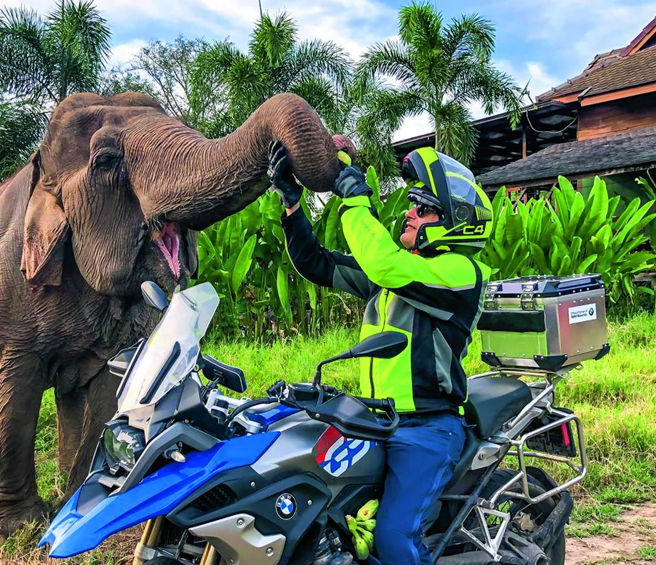 Takie spotkania nie są w Tajlandii rzadkością. Motocykliści uznają trasy w tym kraju za jedne z najlepszych, m.in. dlatego, że są kręte. Na jednym z 250-kilometrowych odcinków są aż 1864 wiraże