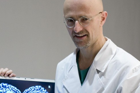 italy, Turin: Neurosurgeon Sergio Canavero claims can transplant mans head to new body