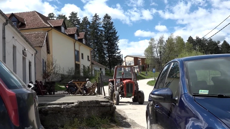 Unuk pokušao da zakolje deku