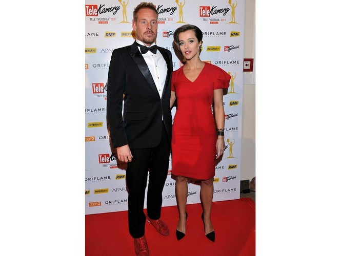 Połyskliwe akcenty, stylowa mucha. Rinke Rooyens błysnął elegancją, a Malwina Wędzikowska modną, soczystą czerwienią