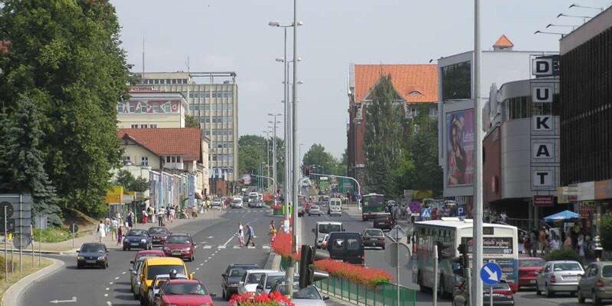 Pandemia koronawirusa silnie uderzyła w całą globalną gospodarkę, w tym we wszystkie najważniejsze zagraniczne rynki zbytu dla naszych towarów i usług - uważają ekonomiści PIE. Dlatego przedstawiają oni nowe prognozy dot. wzrostu PKB w Polsce