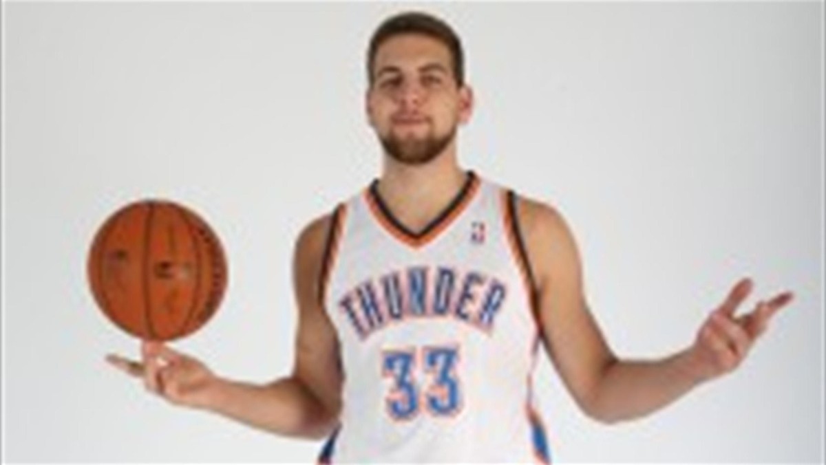 Mitch McGary w NBA rozegrał do tej pory 52 mecze i może mieć problem z poprawieniem tej statystyki. Liga początkowo zawiesiła go na pięć spotkań, ale teraz znacznie rozszerzyła karę.