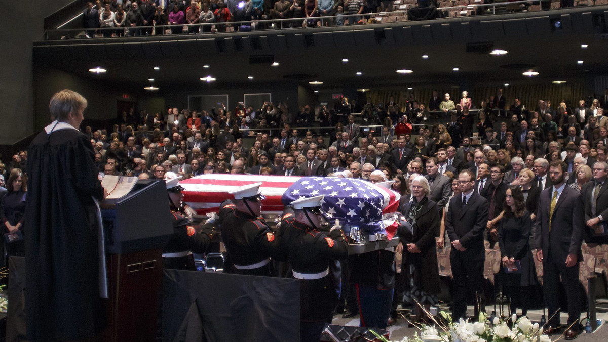 Ponad 2500 wzięło wczoraj udział w uroczystościach pogrzebowych astrounauty i senatora Johna Glenna, który zmarł w ub. tygodniu w wieku 95 lat.