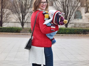 Dusík Bori ma bohókásan egy bábbal járja a várost!