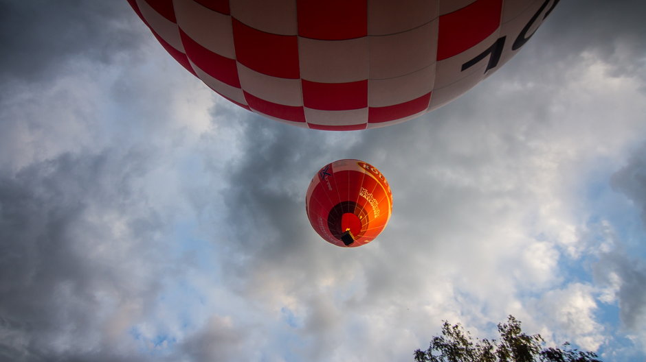 II Zawody Balonowe "In The Silesian Sky" - start balonów świtem z pszczyńskiego parku zamkowego - 25.06.2022 r. - autor: Andrzej Grynpeter