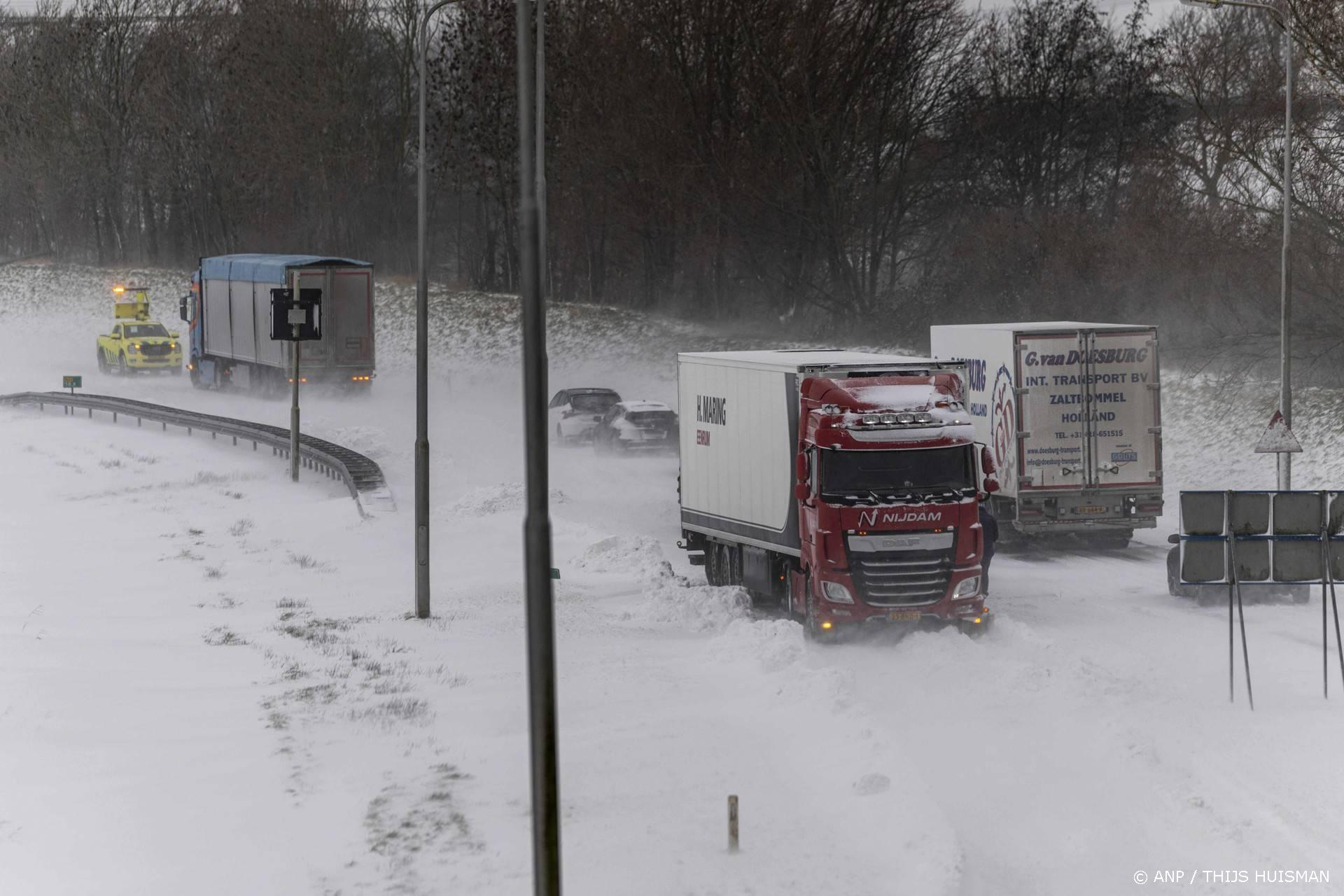 Code oranje verlengd: Sneeuw en wind zorgen voor grote overlast in noorden